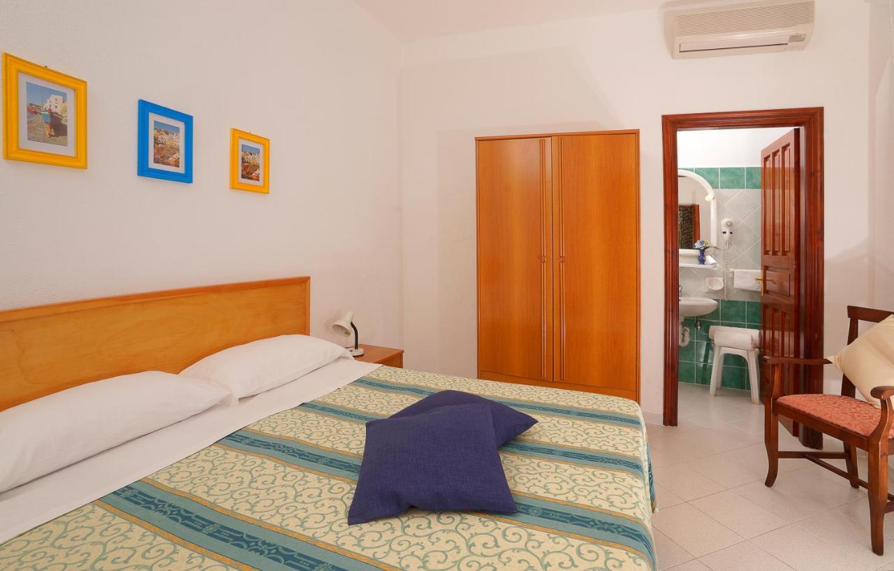 Hotel Villa Mena Forio  ภายนอก รูปภาพ