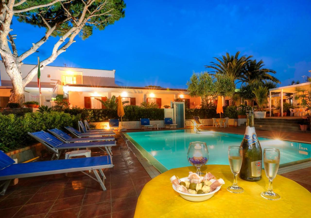 Hotel Villa Mena Forio  ภายนอก รูปภาพ