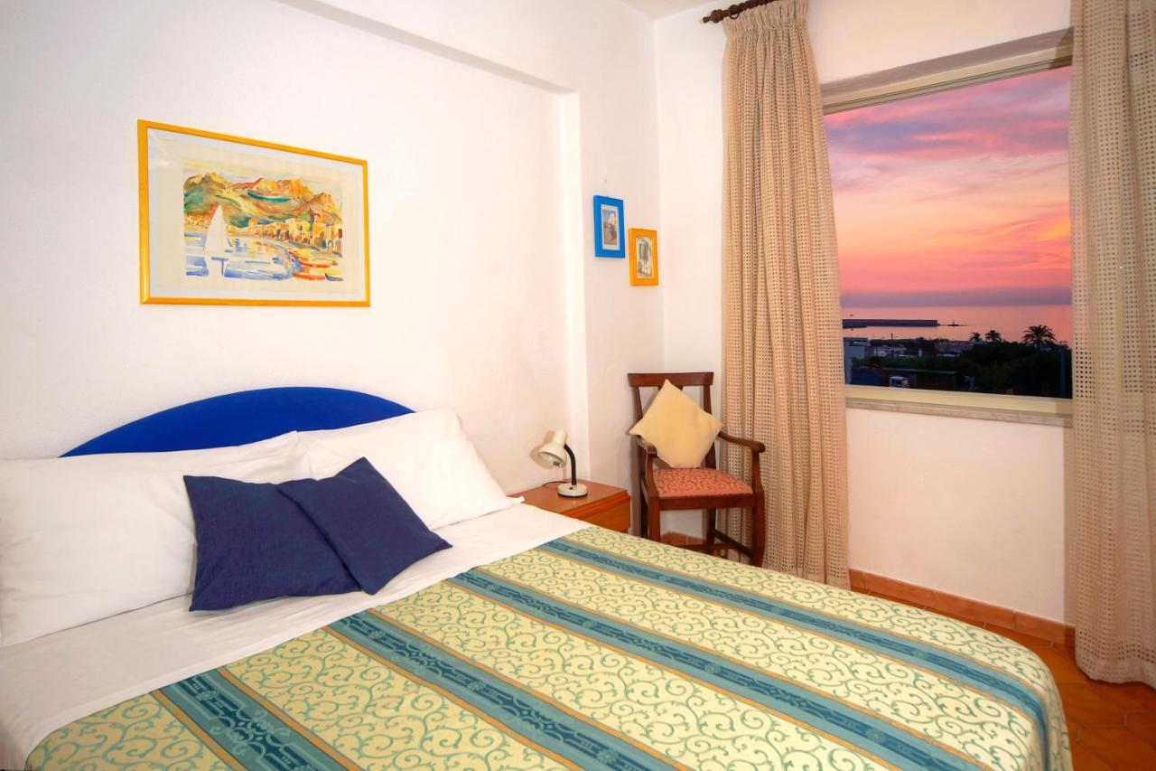 Hotel Villa Mena Forio  ภายนอก รูปภาพ