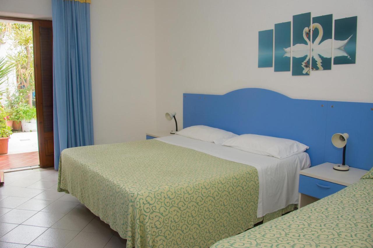 Hotel Villa Mena Forio  ภายนอก รูปภาพ