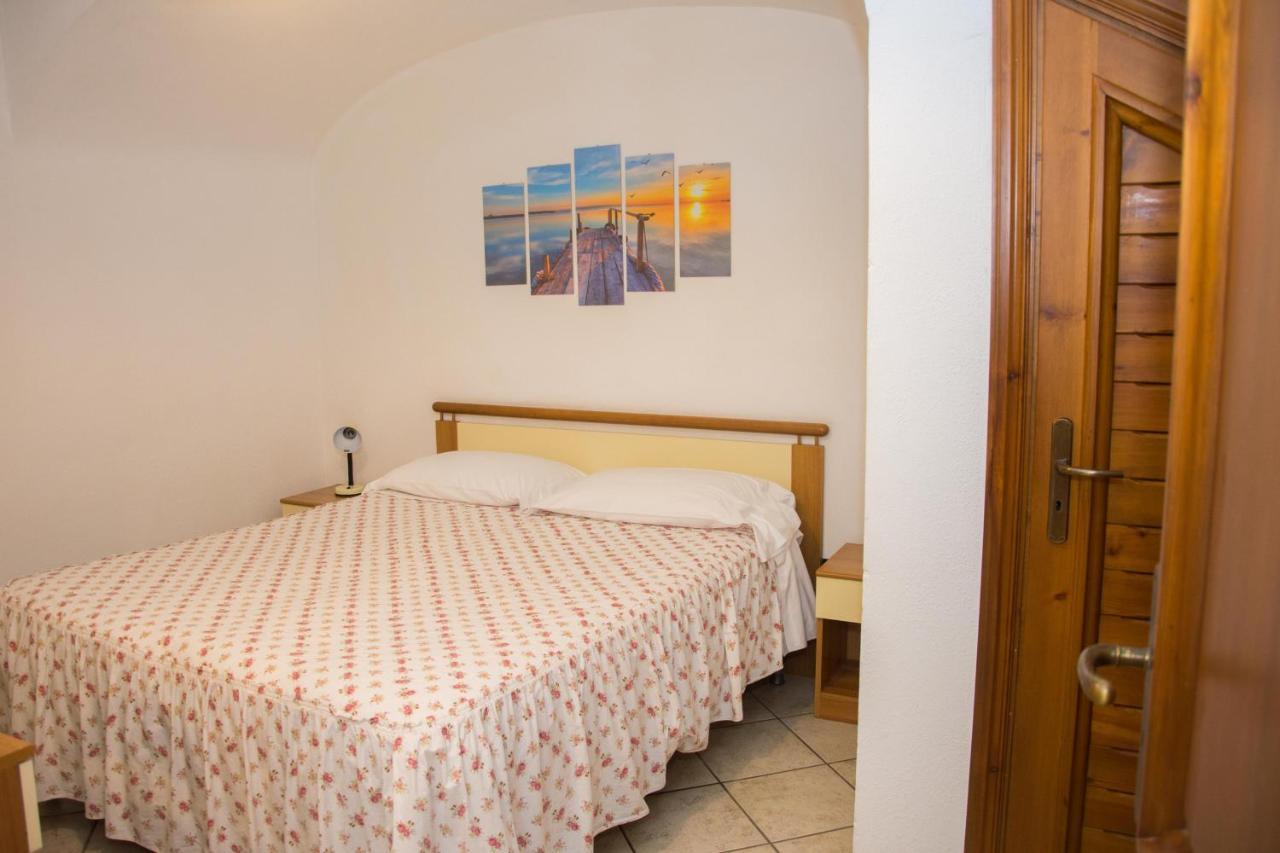 Hotel Villa Mena Forio  ภายนอก รูปภาพ