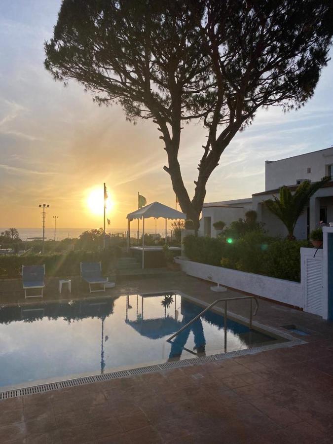Hotel Villa Mena Forio  ภายนอก รูปภาพ