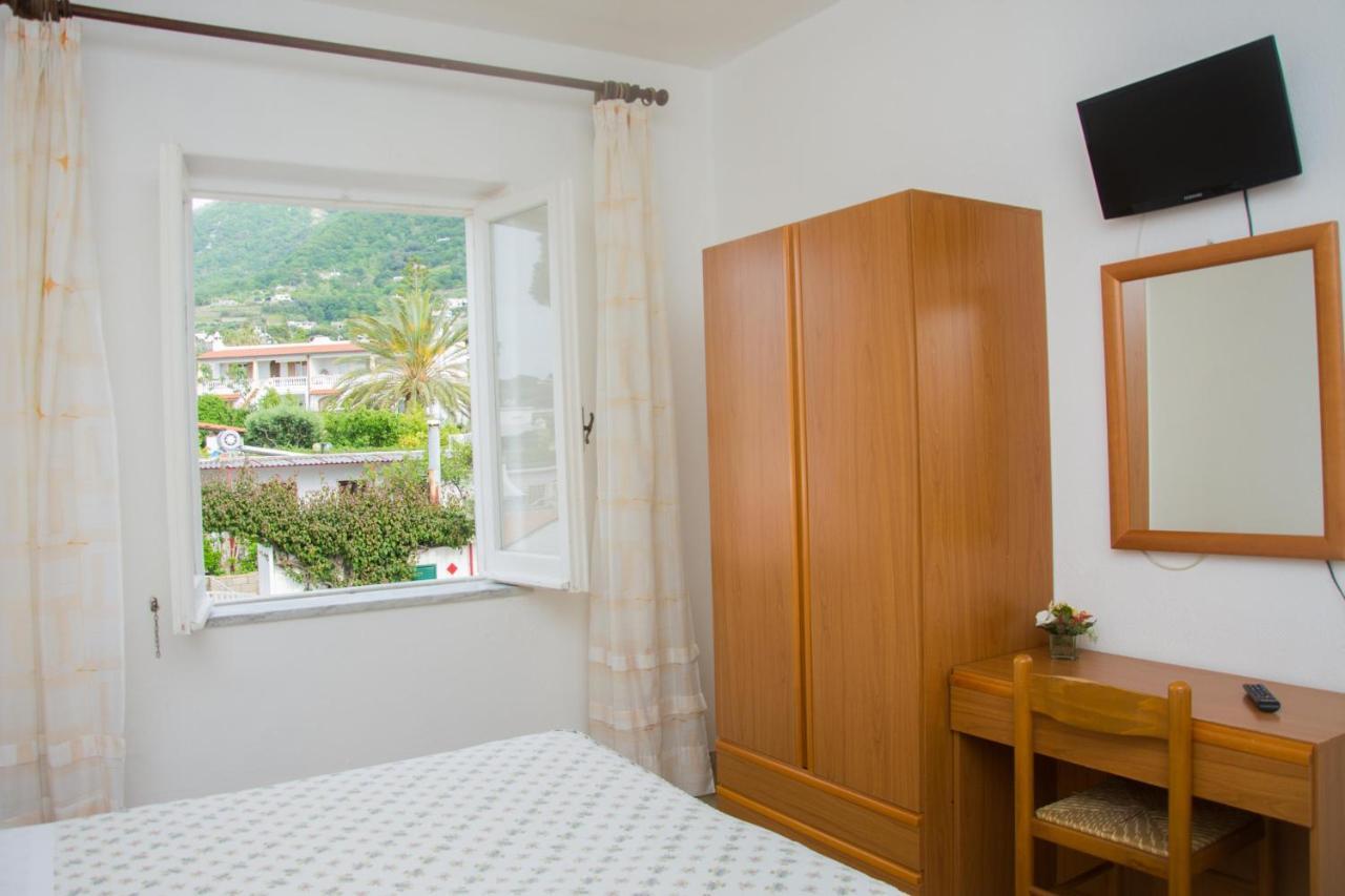 Hotel Villa Mena Forio  ภายนอก รูปภาพ